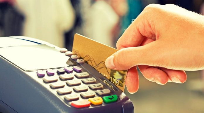 plata-cu-cardul_shutterstock