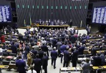 Câmara declara a perda de mandato de sete deputados federais e convoca novos eleitos