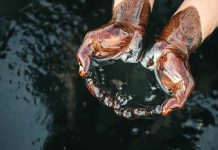 Substância negra extraída em Tabuleiro do Norte (CE), aguarda confirmação da ANP